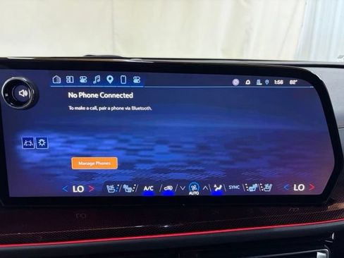 Used 2024 Chevrolet Traverse RS AWD/4WD image 66