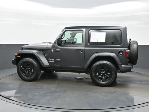 Used 2019 Jeep Wrangler Sport image 3