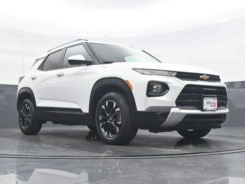 Used 2023 Chevrolet TrailBlazer LT FWD image 33