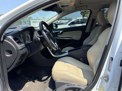 Used 2015 Volvo V60 T5 Cross Country Platinum w/ Climate Package AWD/4WD image 5