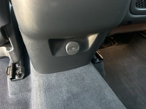 Certified 2023 Volvo XC60 B5 Plus w/ Climate Package image 15