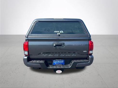 Used 2018 Toyota Tacoma TRD Sport AWD/4WD image 8
