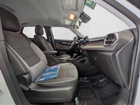 Used 2025 Chevrolet TrailBlazer LT image 19