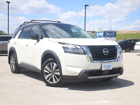 Used 2023 Nissan Pathfinder SL w/ Lighting Package (N92) AWD/4WD image 2