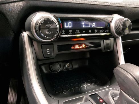 Used 2025 Toyota RAV4 LE AWD/4WD image 25