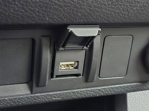 Used 2022 Toyota Tacoma SR image 9