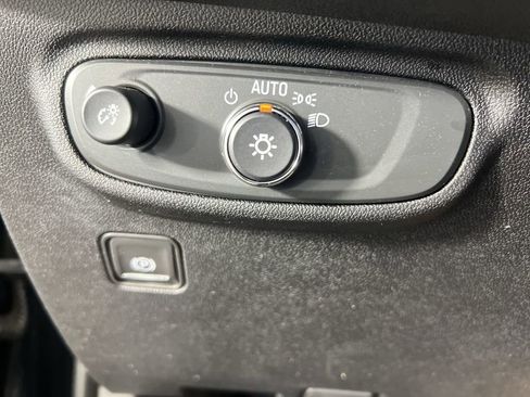 Certified 2019 GMC Terrain SLE w/ Driver Convenience Package image 18