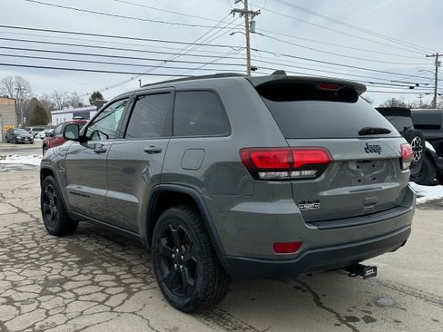 Used 2019 Jeep Grand Cherokee Laredo AWD/4WD image 5