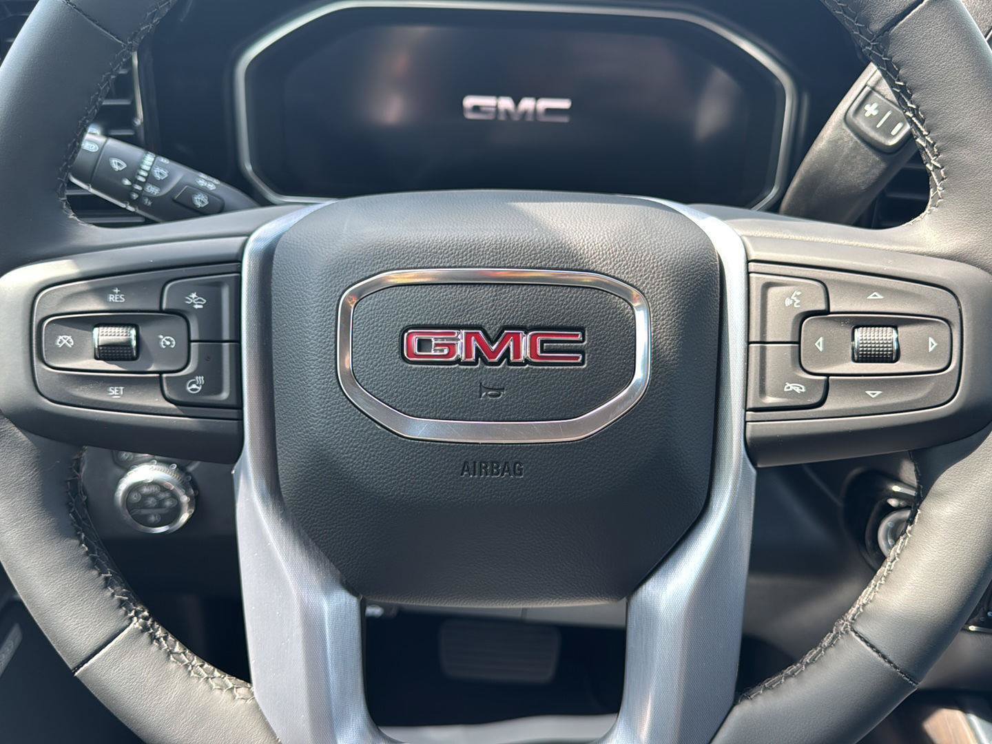 New 2026 GMC Sierra 2500 SLT w/ Max Trailering Package AWD/4WD image 8