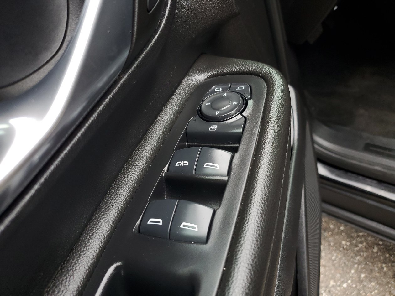 Used 2024 GMC Terrain SLE AWD/4WD image 17