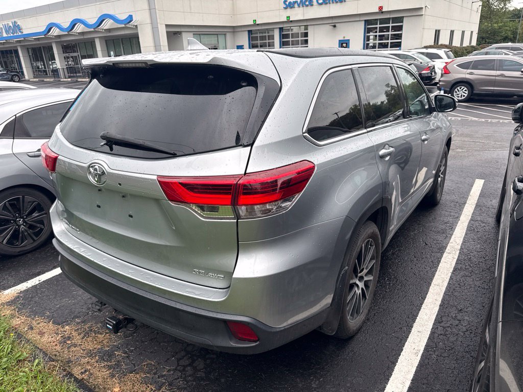Used 2017 Toyota Highlander SE AWD/4WD image 6