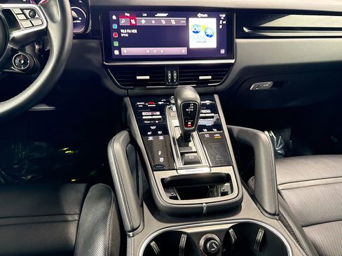 Certified 2022 Porsche Cayenne Coupe AWD/4WD image 19
