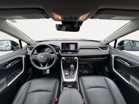 Used 2020 Toyota RAV4 Limited image 13