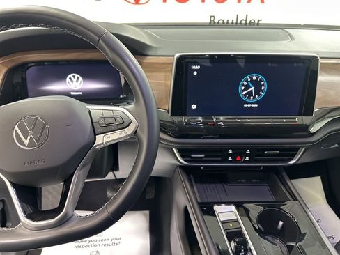 Used 2025 Volkswagen Atlas SE image 28