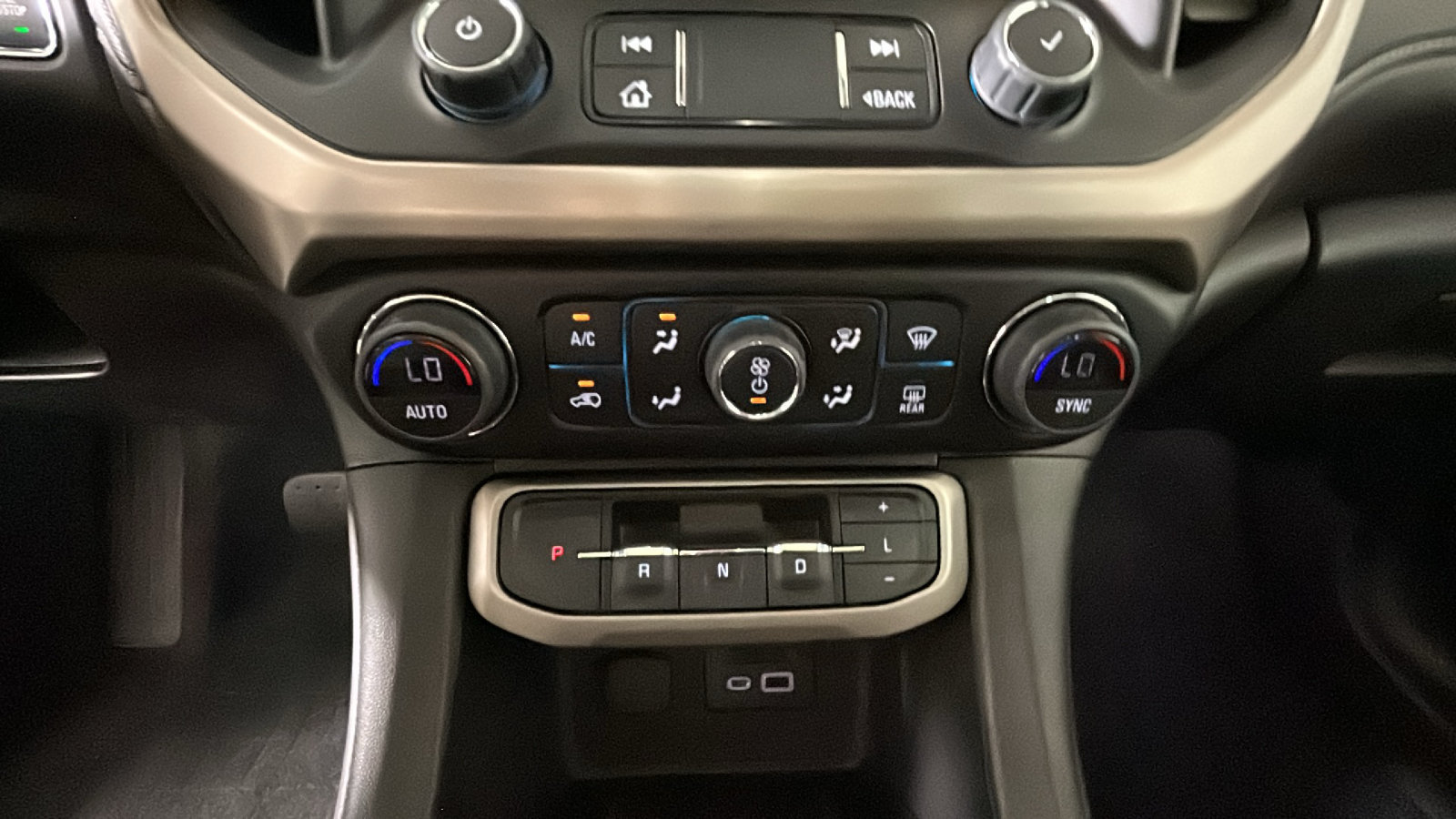Used 2023 GMC Acadia Denali w/ Black Diamond Edition AWD/4WD image 27