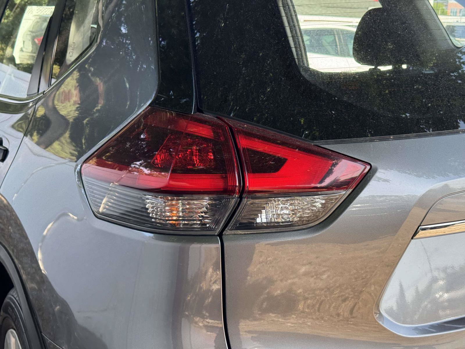Used 2020 Nissan Rogue S FWD image 7