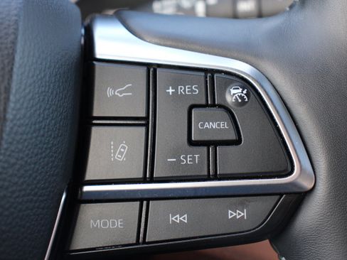 Certified 2021 Toyota Highlander Platinum image 30