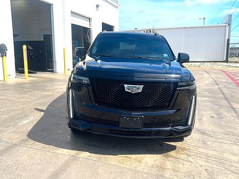 Used 2023 Cadillac Escalade Sport Platinum w/ LPO, ONYX Package RWD image 3