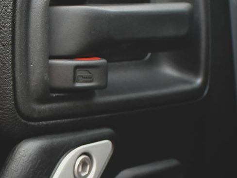Used 2017 Jeep Wrangler Unlimited Rubicon AWD/4WD image 16