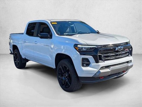 Used 2024 Chevrolet Colorado Z71 w/ Z71 Convenience Package 2 image 4