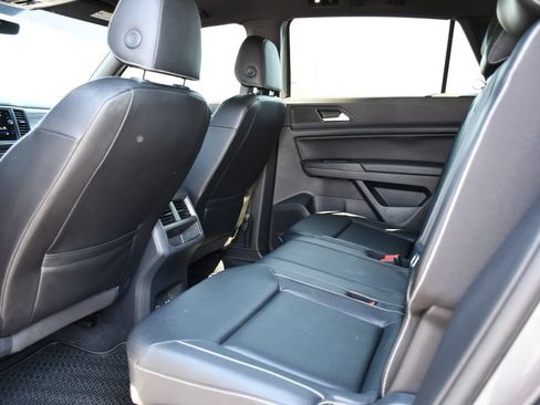 Used 2020 Volkswagen Atlas Cross Sport SE FWD image 23