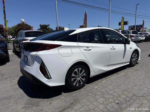 Used 2022 Toyota Prius Prime LE FWD image 6