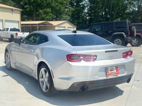 Used 2019 Chevrolet Camaro LT RWD image 5