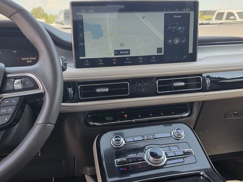 Certified 2022 Lincoln Nautilus FWD w/ Premium Package image 9