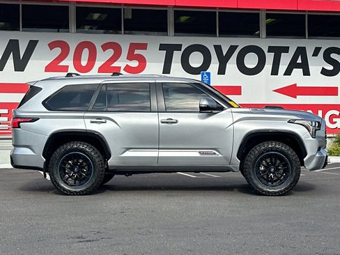 Used 2025 Toyota Sequoia Platinum AWD/4WD image 6