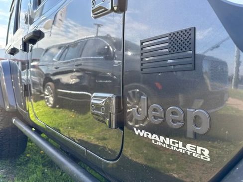 Used 2019 Jeep Wrangler Unlimited Sahara w/ Quick Order Package 24M Moab AWD/4WD image 24
