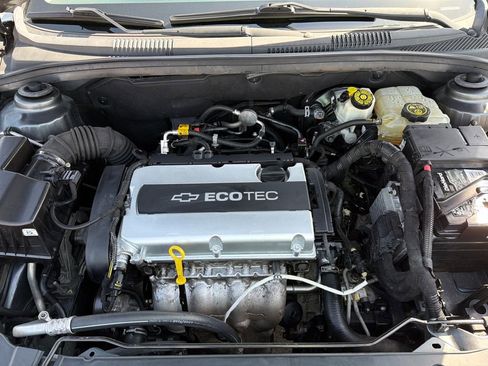 Used 2013 Chevrolet Cruze LS image 9