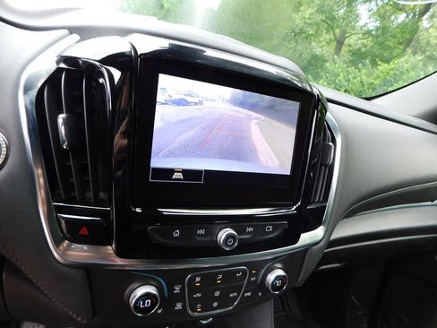 Used 2023 Chevrolet Traverse LT FWD image 10
