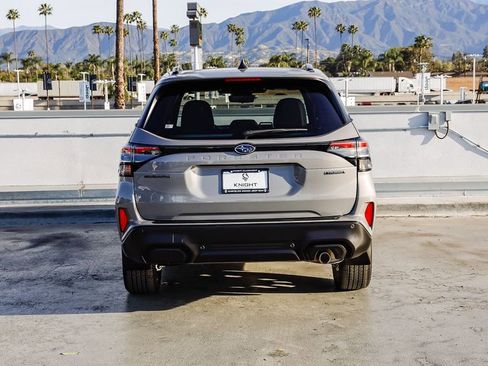 Used 2025 Subaru Forester Touring w/ Popular Package - Touring AWD/4WD image 8