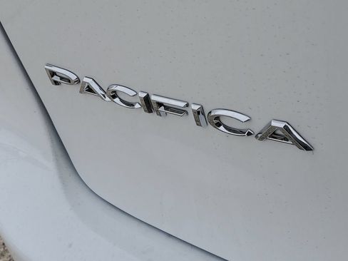 New 2027 Chrysler Pacifica Select FWD image 6