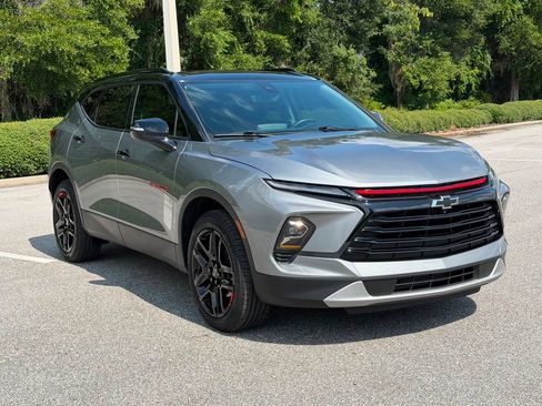 Used 2025 Chevrolet Blazer LT w/ Sound & Technology Package FWD image 7