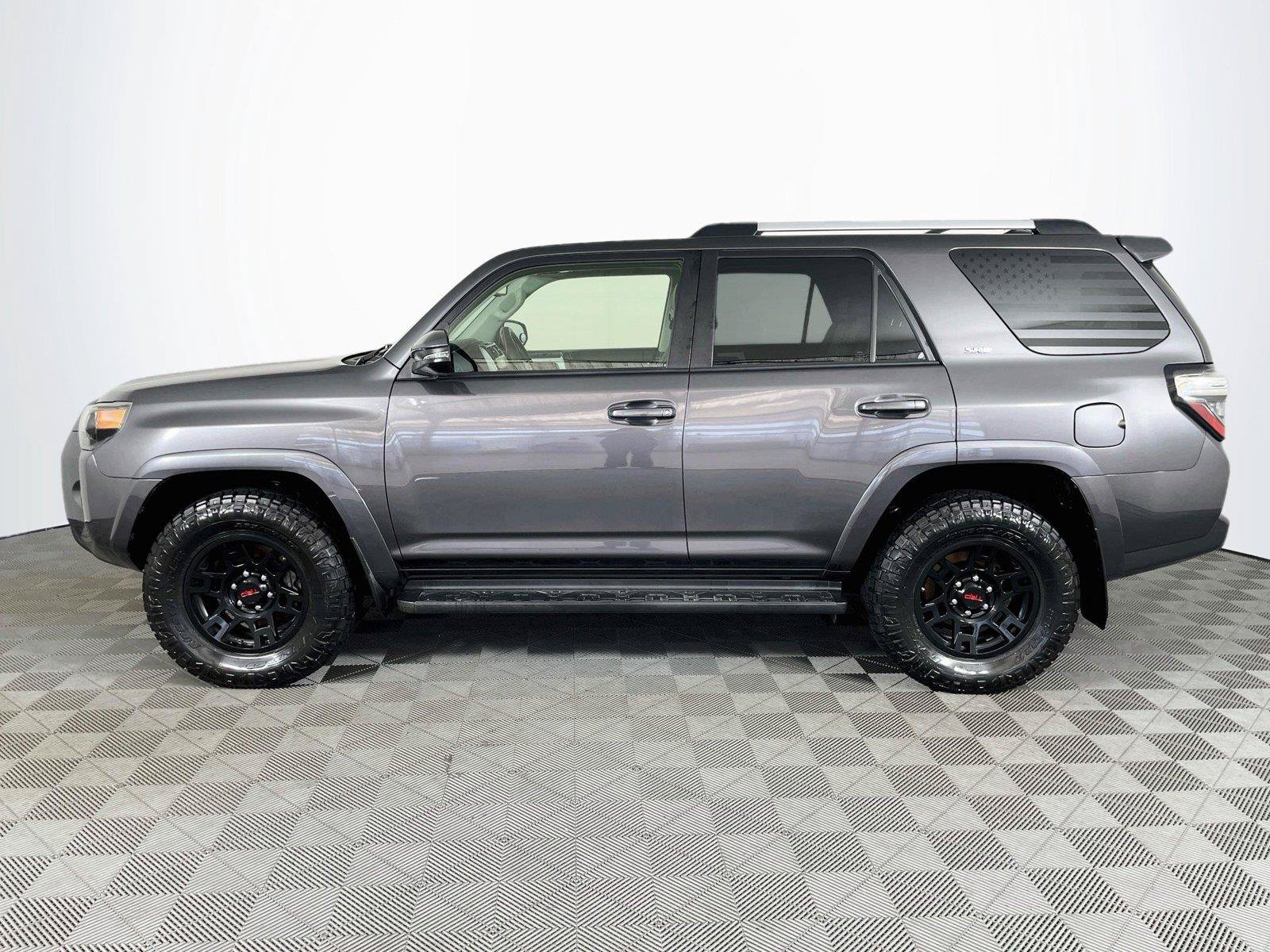 Used 2020 Toyota 4Runner SR5 Premium w/ Moonroof Package AWD/4WD image 4