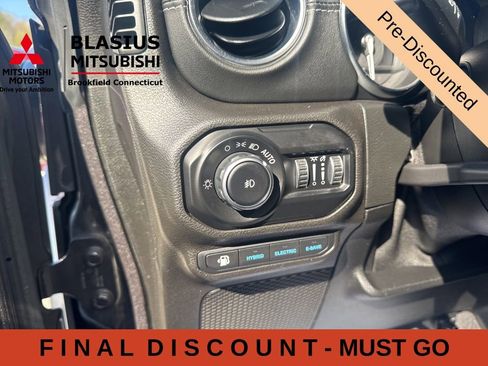 Used 2021 Jeep Wrangler Unlimited Sahara w/ Cold Weather Group AWD/4WD image 23