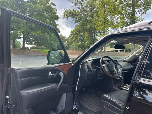 Used 2019 INFINITI QX80 Luxe w/ 22" Wheel Package AWD/4WD image 11