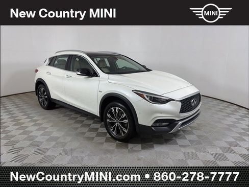 Used 2018 INFINITI QX30 Premium w/ Navigation Package image 1