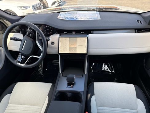 New 2024 Land Rover Discovery Sport Dynamic SE image 16