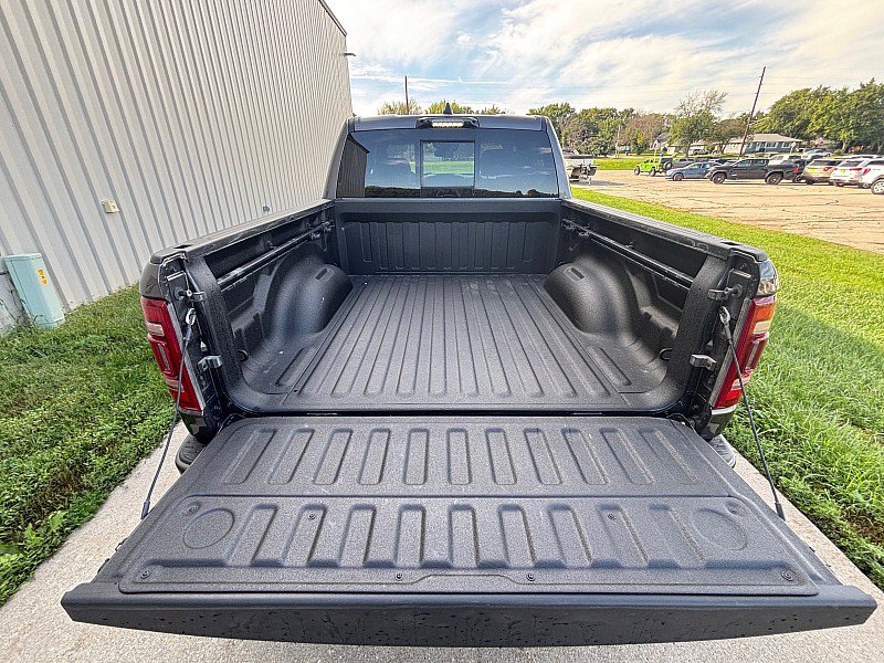 Used 2024 RAM 1500 Limited AWD/4WD image 8