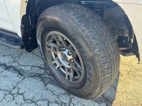 Used 2020 Toyota 4Runner SR5 image 41