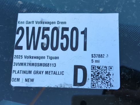 New 2025 Volkswagen Tiguan SE image 19