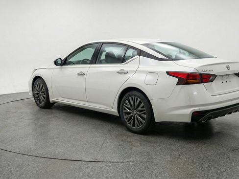 Used 2025 Nissan Altima 2.5 SV FWD image 6