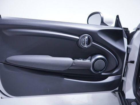Used 2024 MINI Cooper 2-Door Hardtop FWD image 17