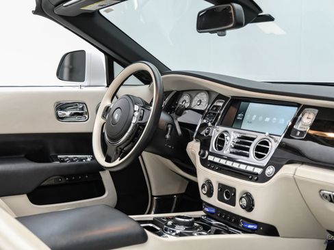 Used 2017 Rolls-Royce Dawn RWD image 56