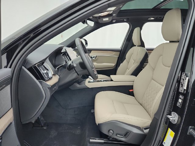 New 2026 Volvo XC90 T8 Plus w/ Protection Package Premier AWD/4WD image 17