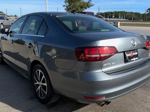Used 2017 Volkswagen Jetta SE image 6
