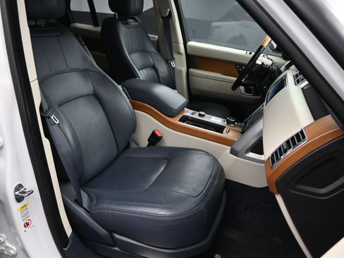Used 2020 Land Rover Range Rover HSE image 10