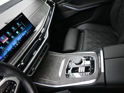 Used 2024 BMW X7 xDrive40i w/ M Sport Package AWD/4WD image 19
